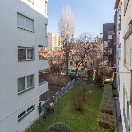 Fut26 Peaceful, Stylish Behind Corvin Plaza Appartamento Budapest