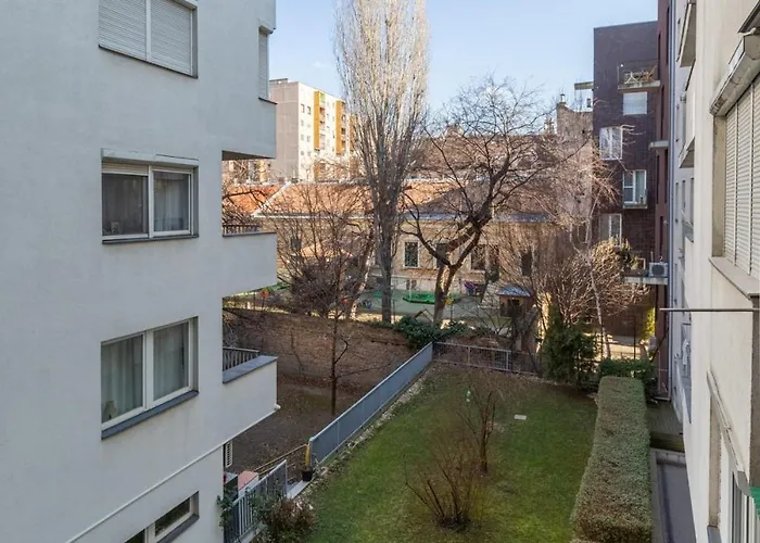 Fut26 Peaceful, Stylish Behind Corvin Plaza Apartament Budapesta