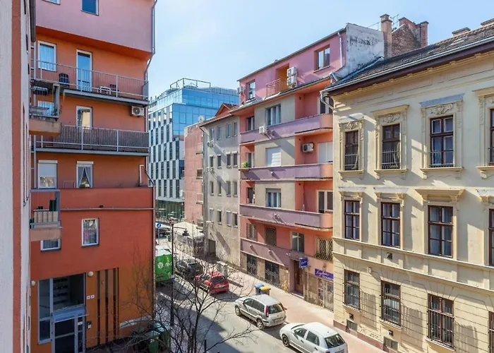 Daire Fut26 Peaceful, Stylish Behind Corvin Plaza Budapeşte
