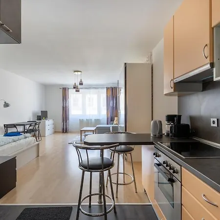 Fut26 Peaceful, Stylish Behind Corvin Plaza Budapeşte