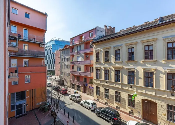 Fut26 Peaceful, Stylish Behind Corvin Plaza Будапешт